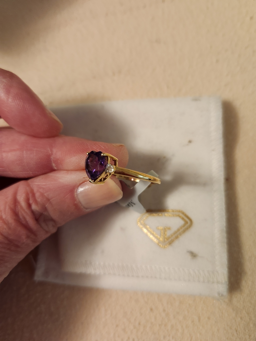 10K Gold Ring with Heart-Shaped Purple Amythyst Gemstone - Picture 2 of 4